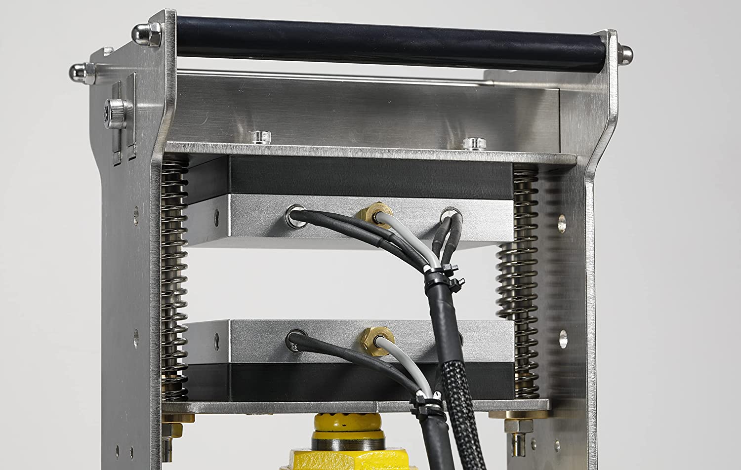 two 250w heaters in the middle of 4X6'' heated plates in mogobe 10 ton rosin press machine