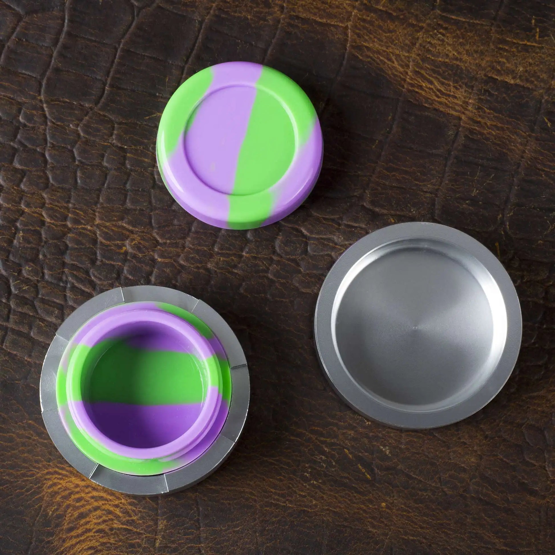 Mogobe Rosin Decarboxylation Capsule Pair with 7ML Silicone Container, top look